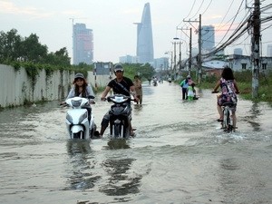 Luong Dinh Cua Street in District 2 of HCMC was submerged under high tide on March 13 (Photo: VNA)